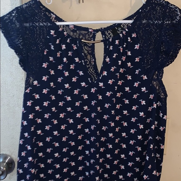 Nice blue blouse . - Picture 1 of 2